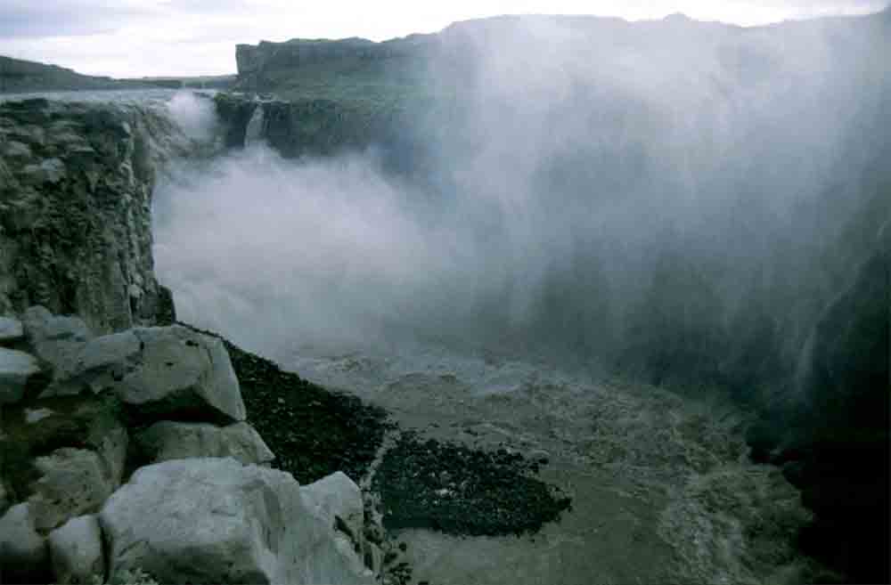 Islandia 158 - catarata de Dettifoss - 1997.jpg
